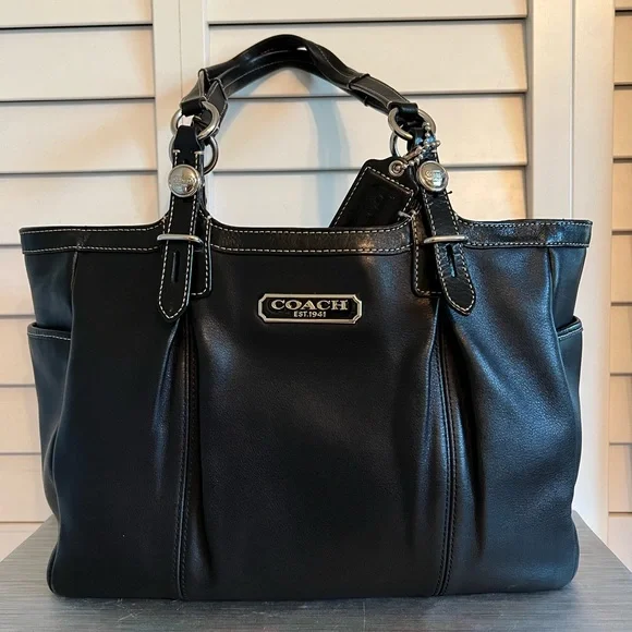 00's old coach enamel hand bag BLACK 黒 00's old coach enamel hand bag BLACK 黒